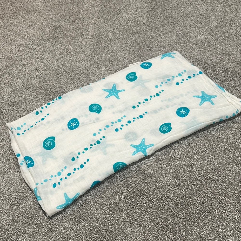 lulujo bamboo blend lightweight seashell starfish beach swaddle‎ blanket